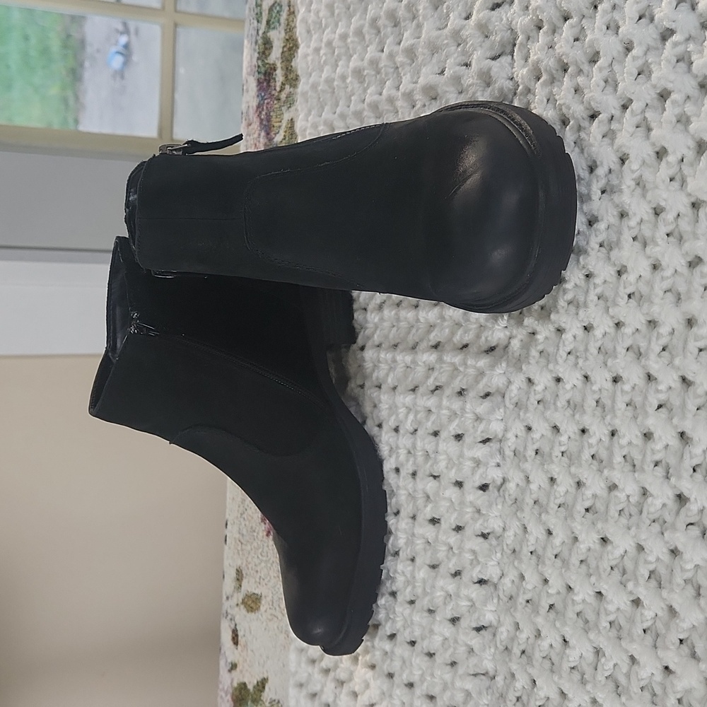 Earth origins Jordan black leather ankle boots size 6.5B women boots